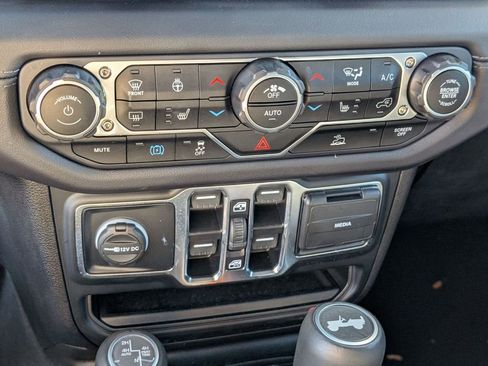 Used 2024 Jeep Wrangler Unlimited Sahara image 34