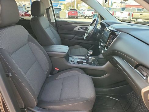 Used 2021 Chevrolet Traverse LT FWD image 19