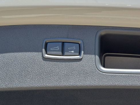 New 2026 Porsche Macan image 25