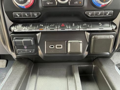 Used 2020 GMC Sierra 2500 Denali w/ Denali Ultimate Package AWD/4WD image 29