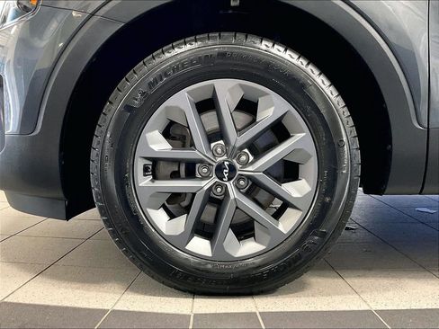Used 2024 Kia Telluride LX AWD/4WD image 7