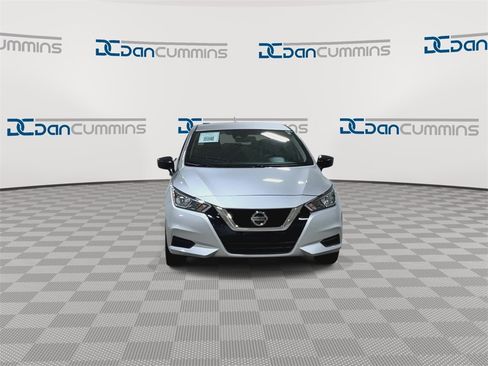 Used 2022 Nissan Versa S image 3