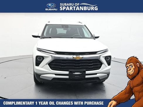 Used 2024 Chevrolet TrailBlazer LT FWD image 2