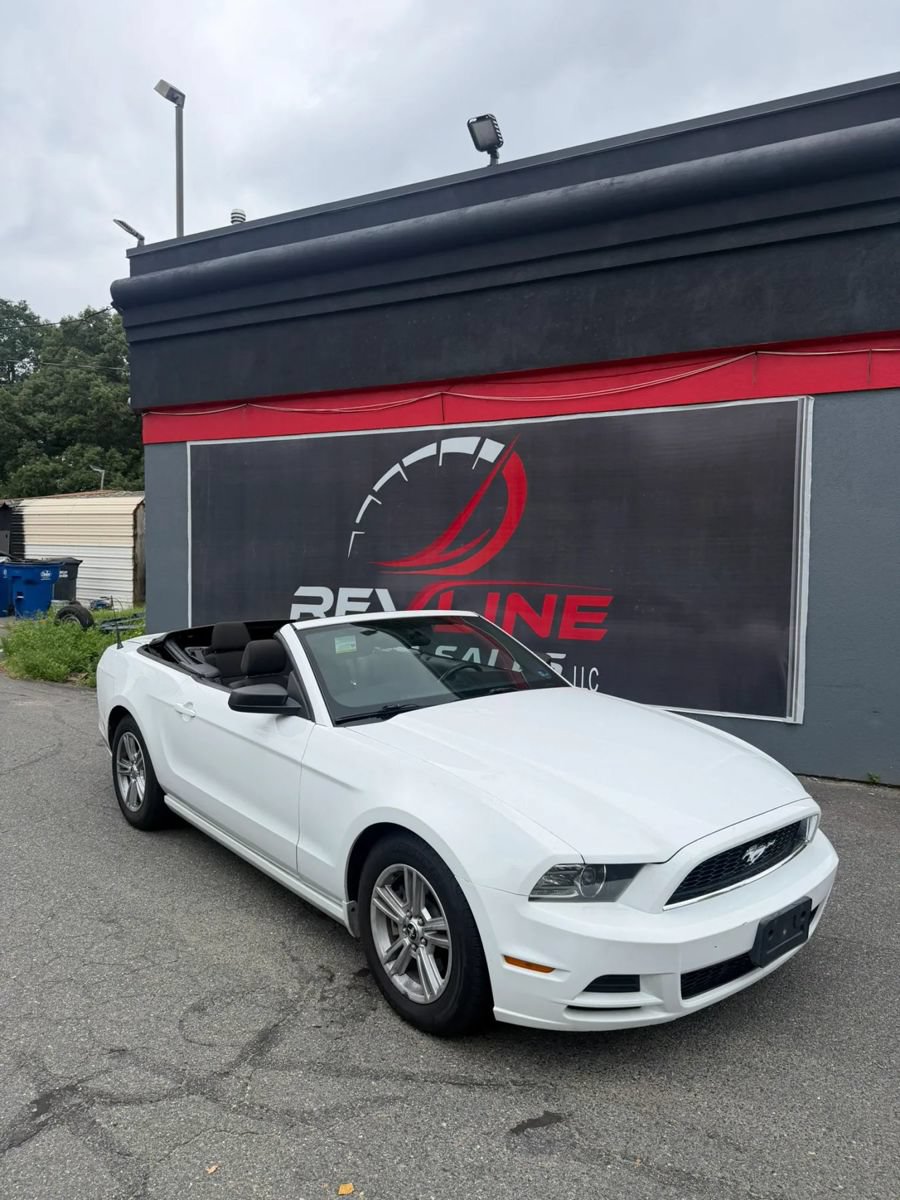Used 2014 Ford Mustang Convertible RWD image 13