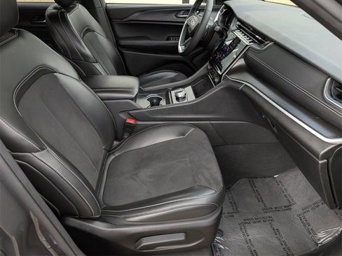 Used 2024 Jeep Grand Cherokee L Altitude image 35