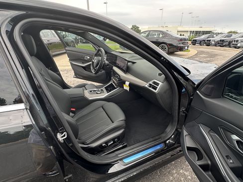 Used 2025 BMW 330i xDrive Sedan w/ Premium Package image 31