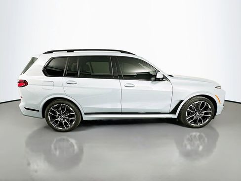 Used 2024 BMW X7 xDrive40i w/ M Sport Package AWD/4WD image 4