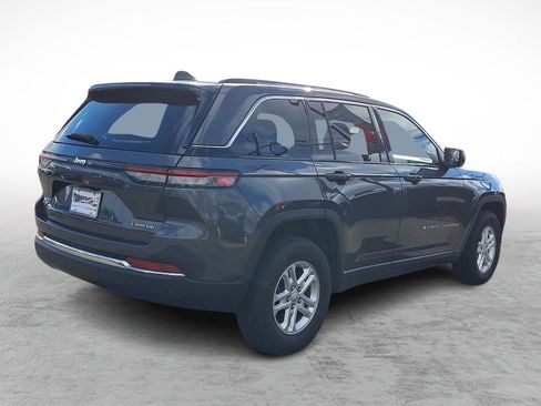 Used 2024 Jeep Grand Cherokee Laredo image 5