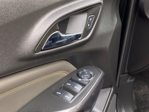 Used 2025 Chevrolet Trax ACTIV w/ Sunroof Package image 10