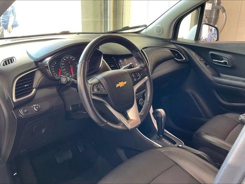 Used 2022 Chevrolet Trax LT w/ Driver Confidence Package AWD/4WD image 4