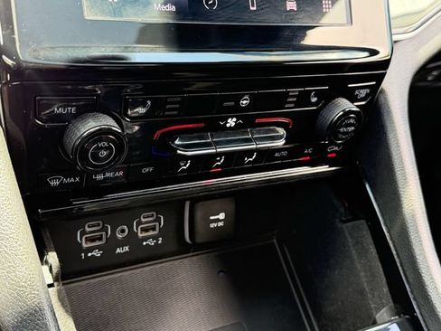 Used 2022 Jeep Grand Cherokee Altitude RWD image 17