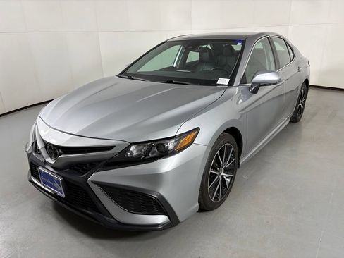 Used 2024 Toyota Camry SE FWD image 4