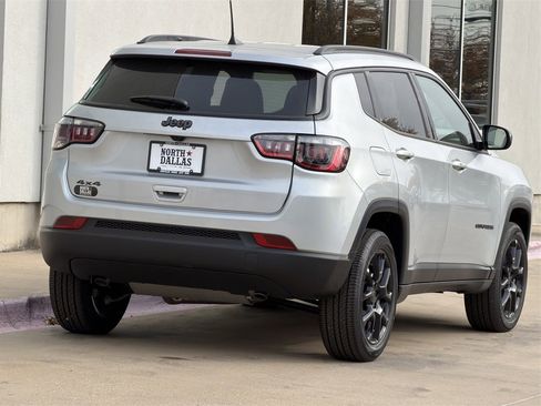 New 2026 Jeep Compass Latitude image 5
