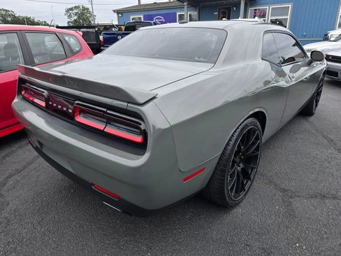Used 2018 Dodge Challenger SXT RWD image 5
