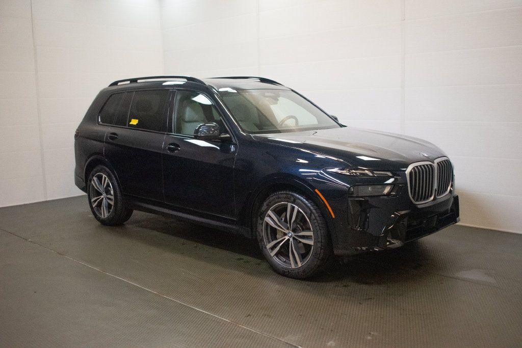 Used 2024 BMW X7 xDrive40i w/ M Sport Package AWD/4WD image 1