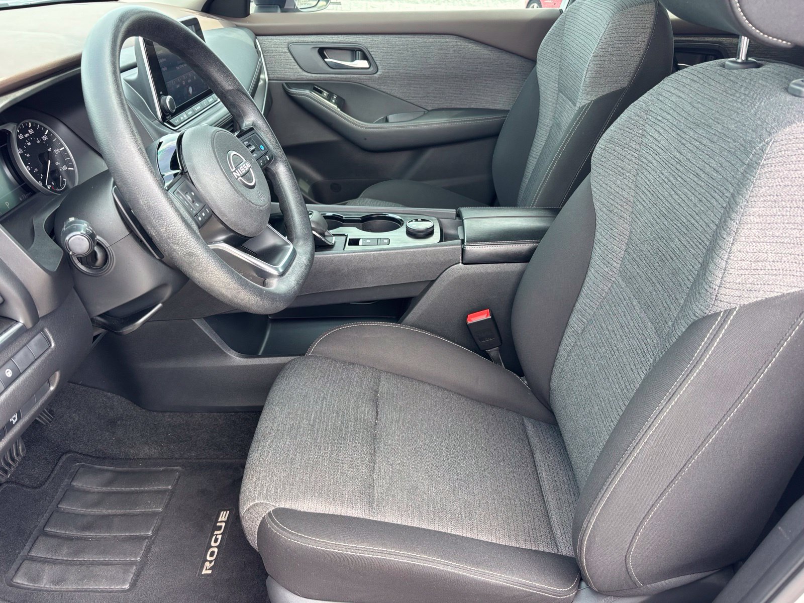 Used 2023 Nissan Rogue SV AWD/4WD image 14