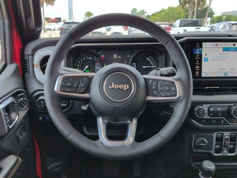 Used 2025 Jeep Wrangler Unlimited Sahara AWD/4WD image 12