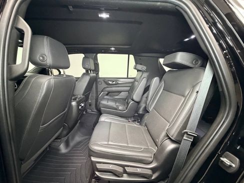 Used 2022 GMC Yukon Denali w/ Denali Premium Package AWD/4WD image 4