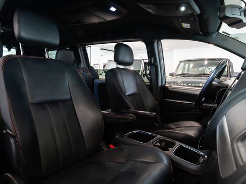 Used 2018 Dodge Grand Caravan GT FWD image 12