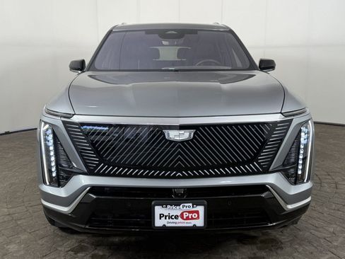 Used 2026 Cadillac Vistiq Luxury AWD/4WD image 2