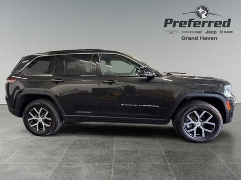 Used 2024 Jeep Grand Cherokee Limited w/ Luxury Tech Group II AWD/4WD image 8