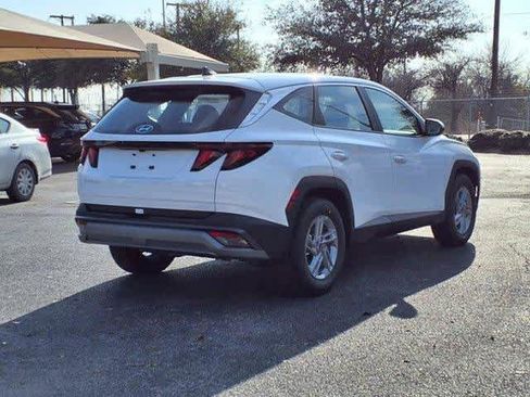 Certified 2025 Hyundai Tucson SE image 4