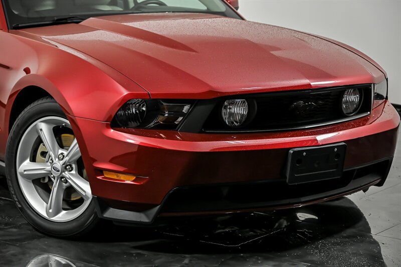 Used 2010 Ford Mustang GT RWD image 2