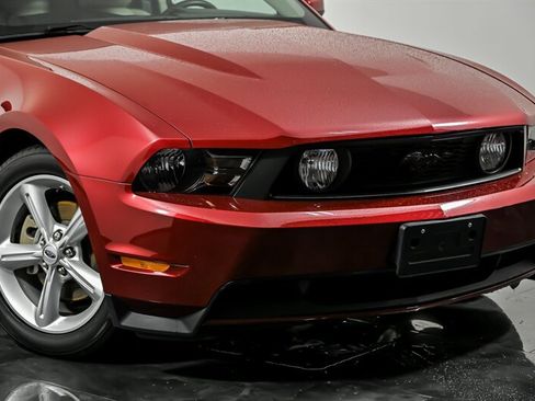 Used 2010 Ford Mustang GT RWD image 2