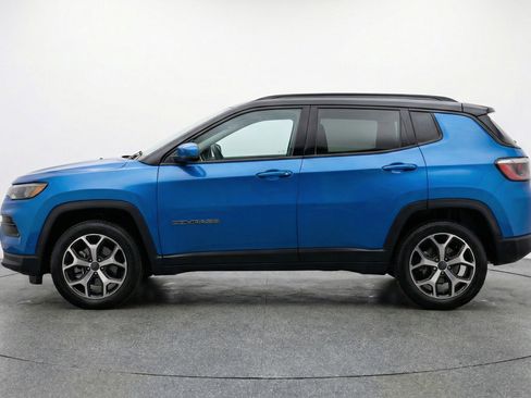 Used 2025 Jeep Compass Limited AWD/4WD image 5