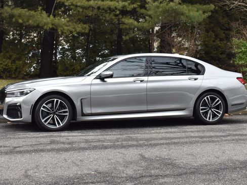 Used 2021 BMW 750i xDrive w/ Executive Package image 4