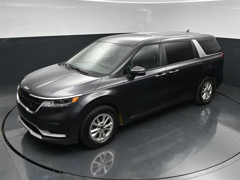 Used 2023 Kia Carnival LX FWD image 18