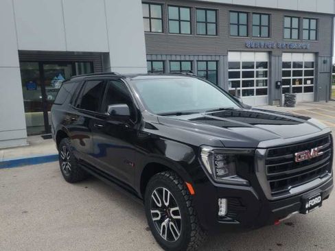 Used 2024 GMC Yukon AT4 w/ Technology Package AWD/4WD image 3