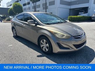 Used 2016 Hyundai Elantra SE FWD video 1