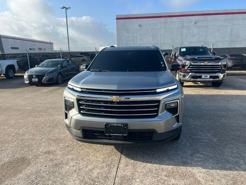 Used 2026 Chevrolet Traverse LT w/ Sun and Wheel Package image 2