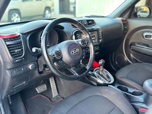 Used 2015 Kia Soul + image 10