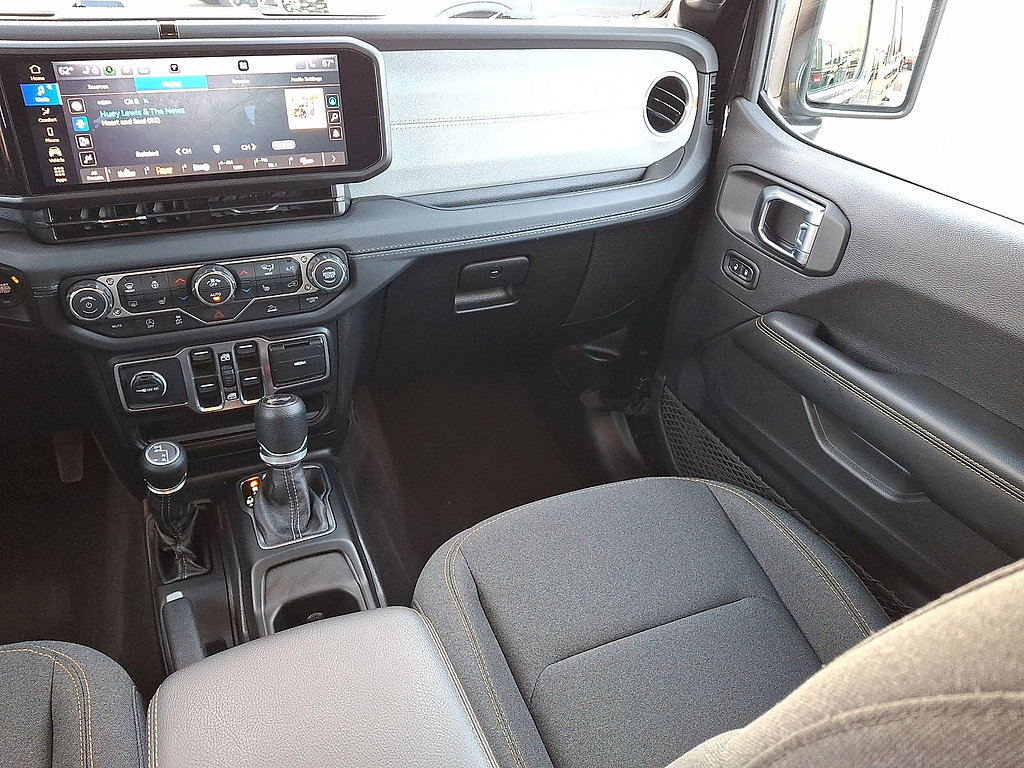 Used 2026 Jeep Wrangler Unlimited Sahara AWD/4WD image 11