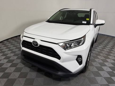 Used 2019 Toyota RAV4 XLE AWD/4WD image 2