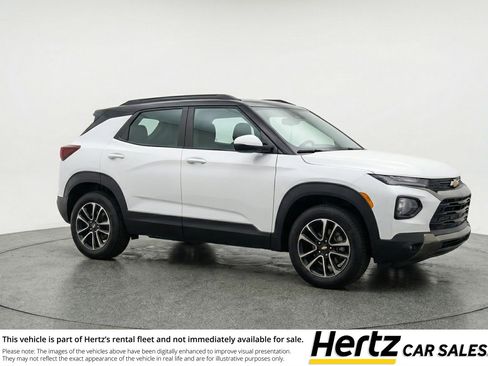 Used 2025 Chevrolet TrailBlazer LT image 1