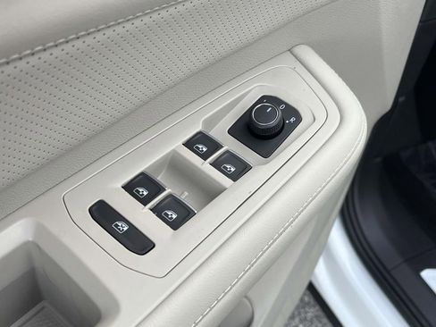 New 2026 Volkswagen Atlas SE FWD image 17