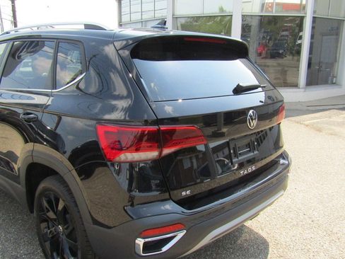 New 2024 Volkswagen Taos SE image 9