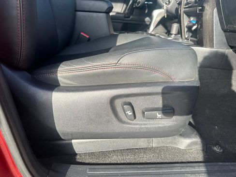 Used 2019 Toyota 4Runner TRD Off-Road Premium AWD/4WD image 38