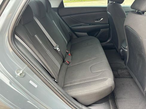 Used 2022 Hyundai Elantra Blue image 9