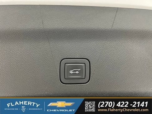 Used 2025 GMC Yukon XL Denali AWD/4WD image 20