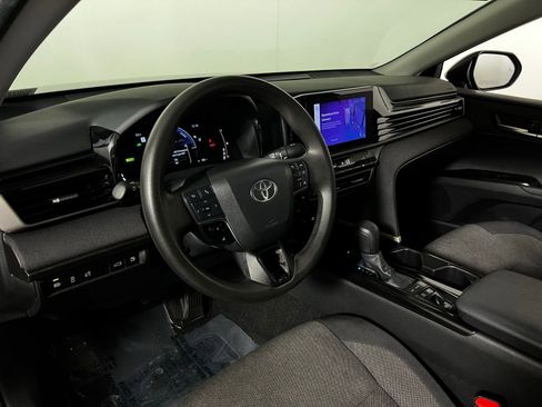 Used 2025 Toyota Camry LE FWD image 12