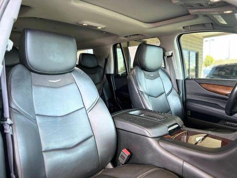 Used 2017 Cadillac Escalade Luxury AWD/4WD image 62