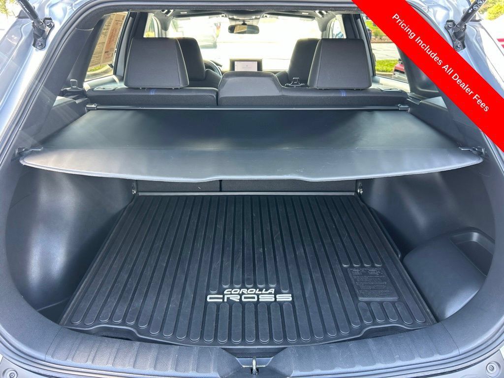 Used 2024 Toyota Corolla Cross AWD Hybrid w/ Moonroof Package image 16