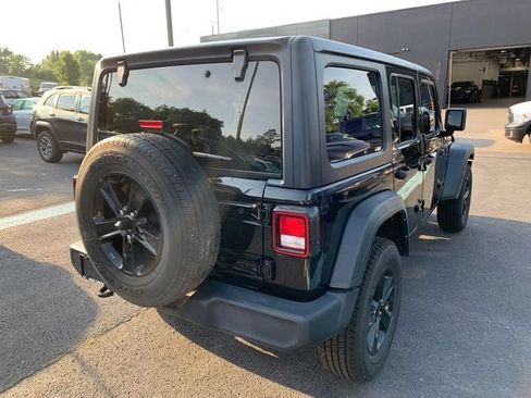 Used 2022 Jeep Wrangler Unlimited Sport AWD/4WD image 6