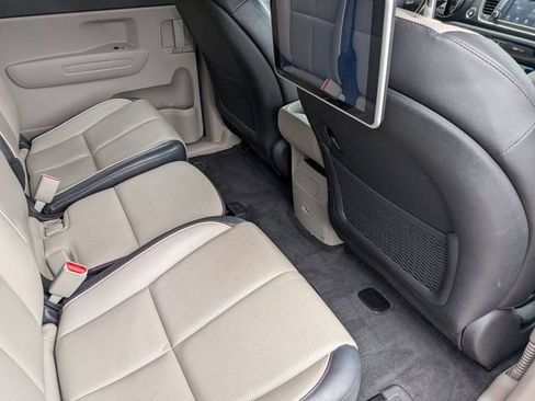 Used 2020 Kia Sedona EX FWD image 32
