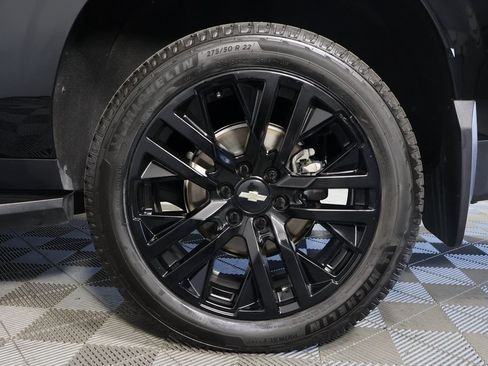 Used 2023 Chevrolet Suburban LT w/ LT Signature Package RWD image 15