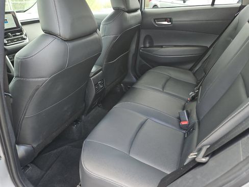 Used 2025 Toyota Corolla Cross XLE FWD image 11